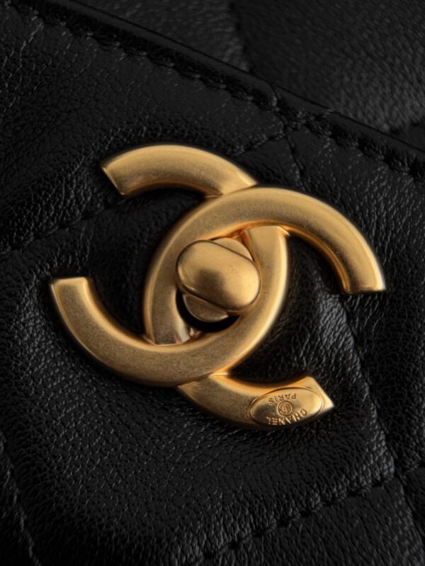 CHANEL - Image 9