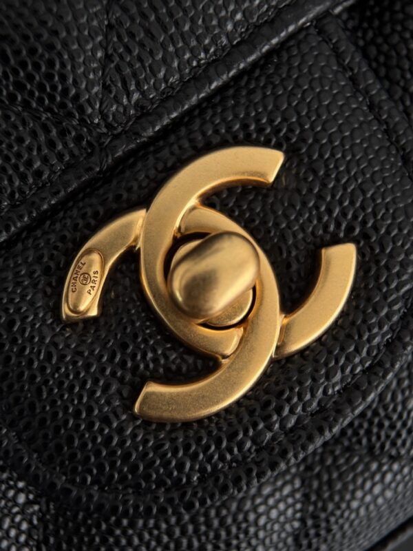 CHANEL - Image 2