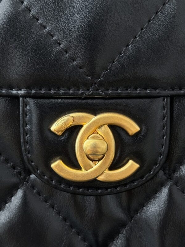 CHANEL - Image 2