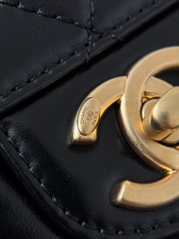 CHANEL - Image 3
