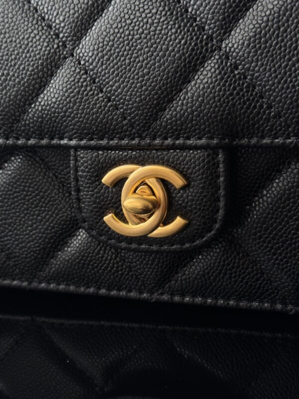CHANEL - Image 2