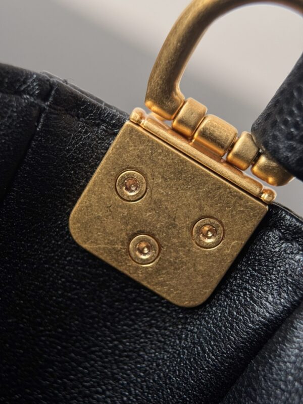 CHANEL - Image 7