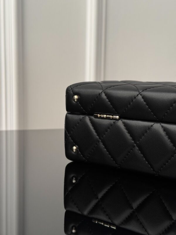 CHANEL - Image 3