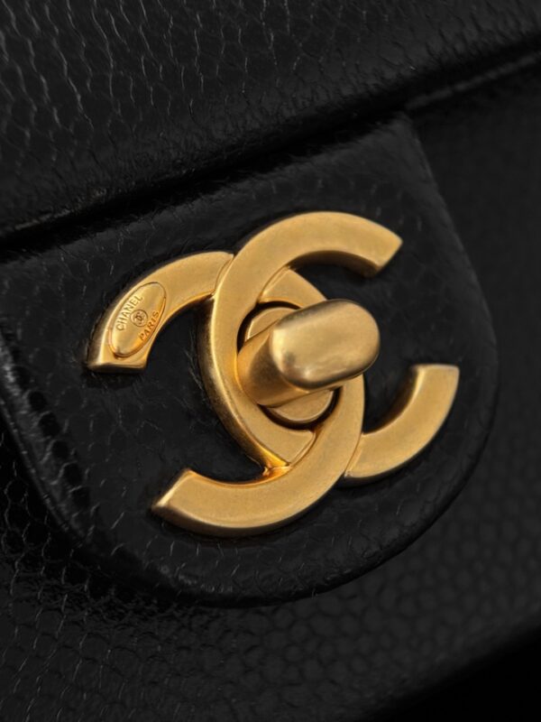 CHANEL - Image 2