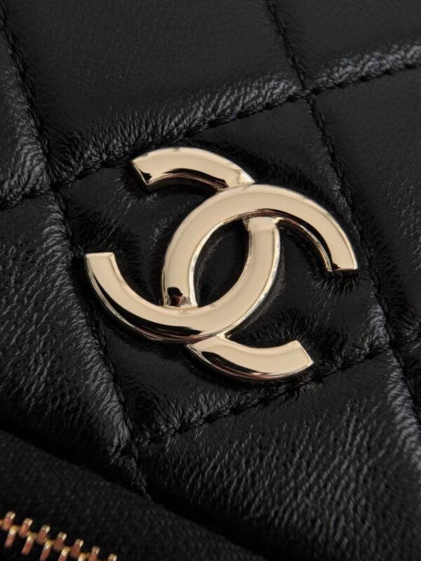 CHANEL - Image 2