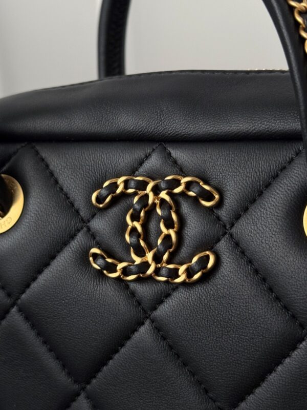CHANEL - Image 2