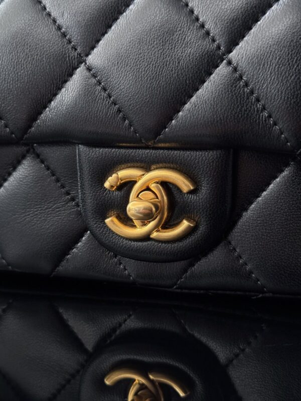 CHANEL - Image 2