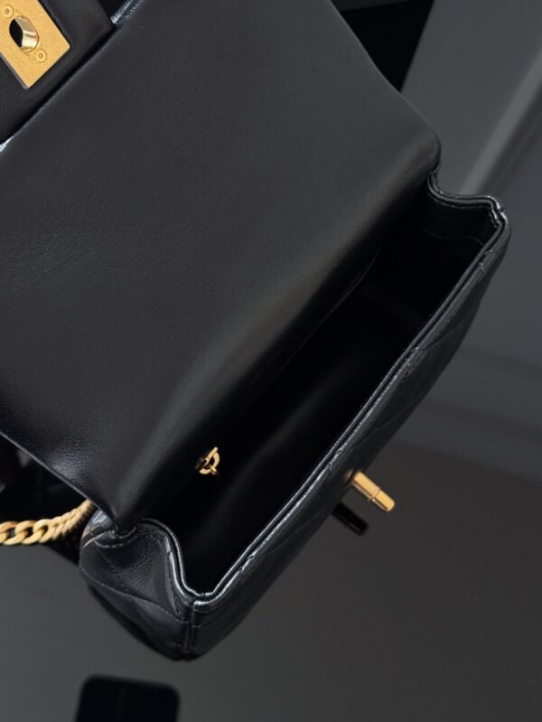 CHANEL - Image 9