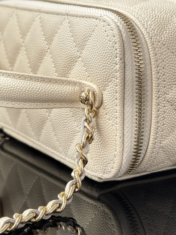 CHANEL - Image 10