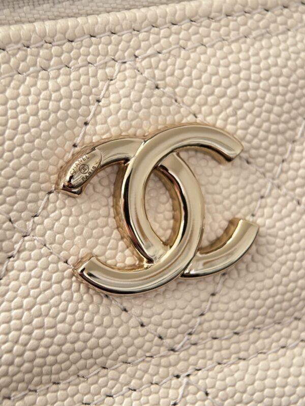 CHANEL - Image 9