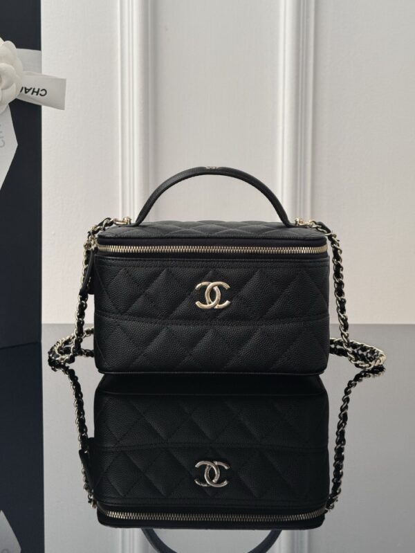 CHANEL - Image 2