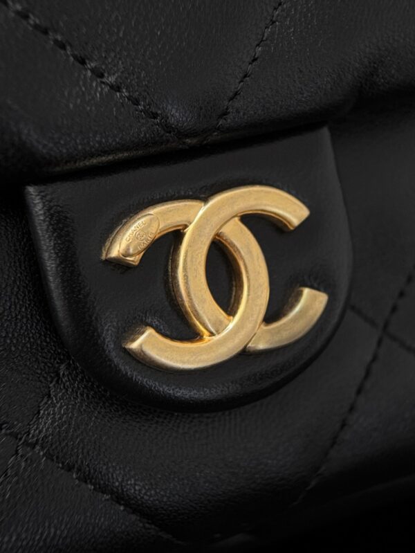 CHANEL - Image 2