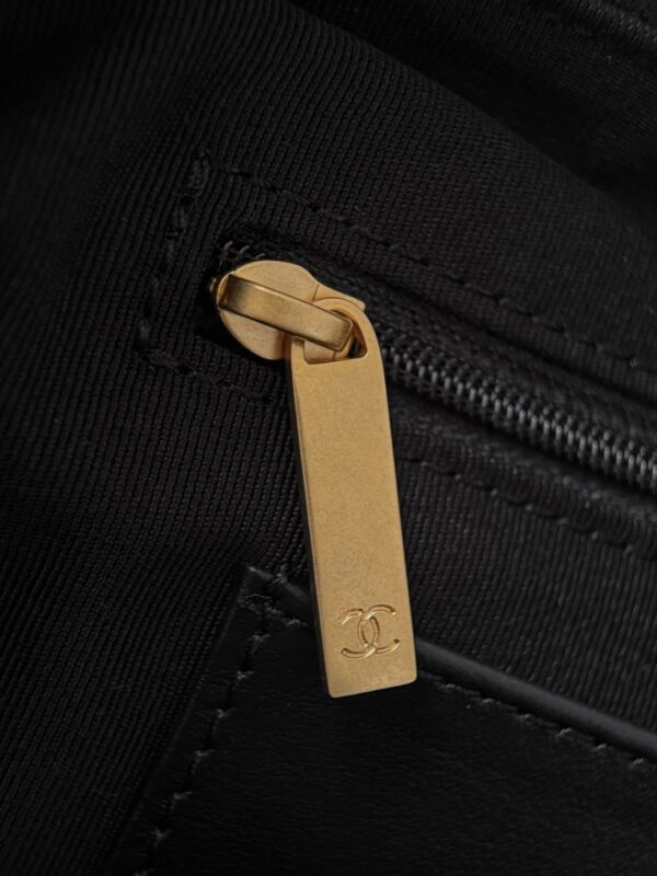 CHANEL - Image 5