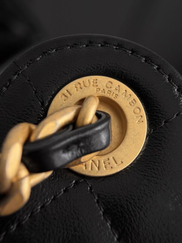 CHANEL - Image 3