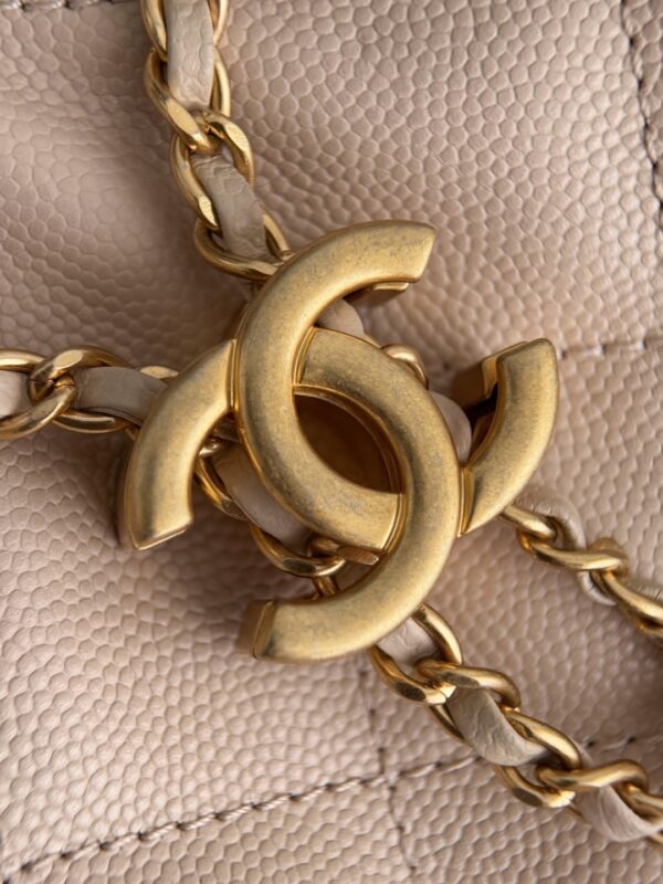CHANEL - Image 2