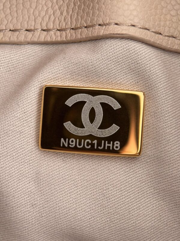 CHANEL - Image 3