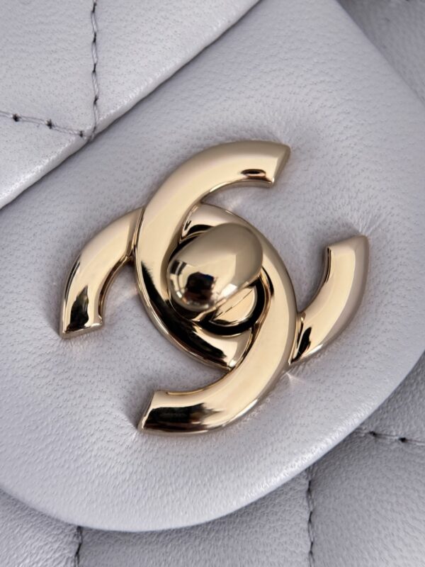 CHANEL - Image 2