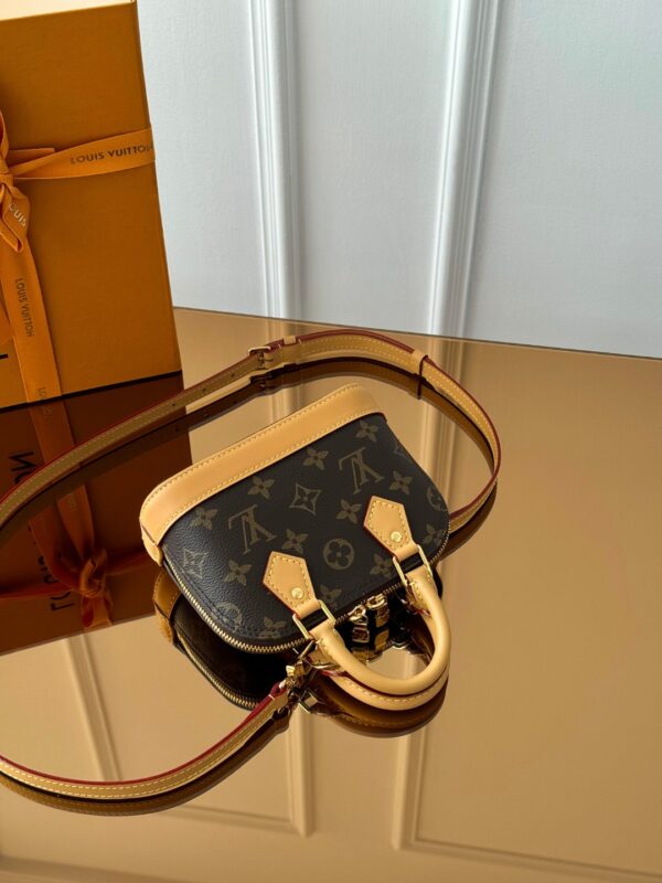 LV - Image 11