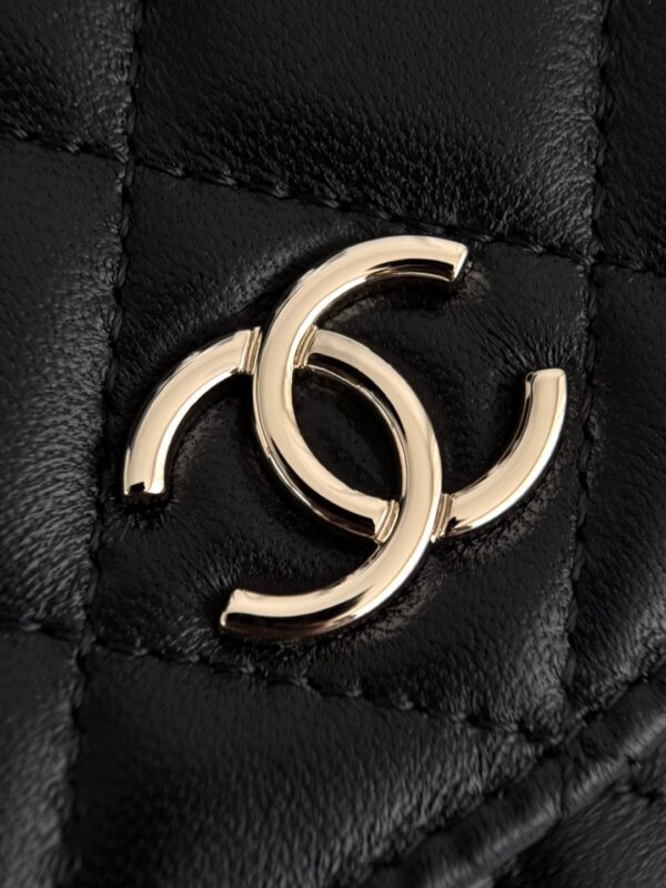 CHANEL - Image 2