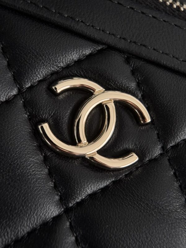CHANEL - Image 2