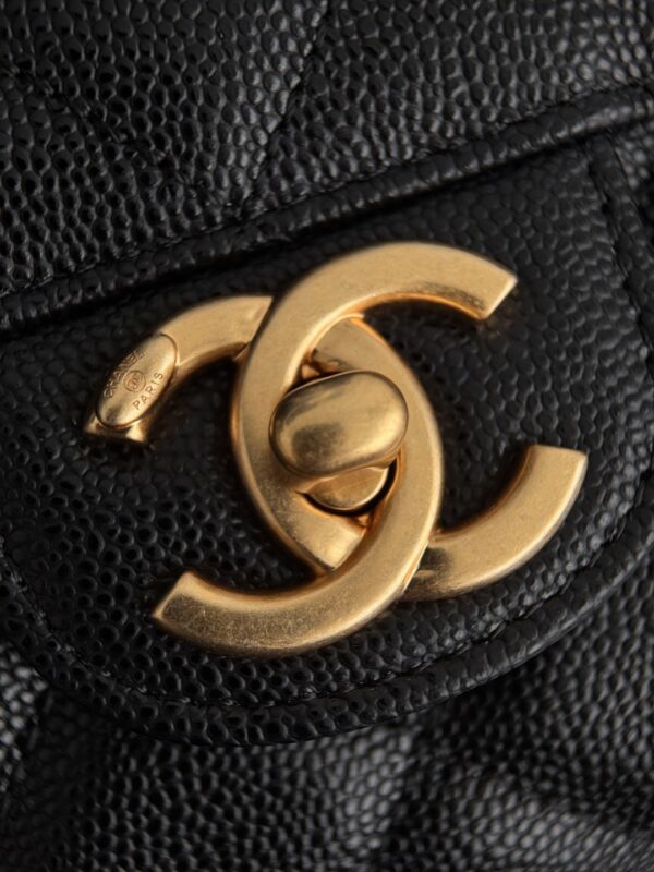 CHANEL - Image 2