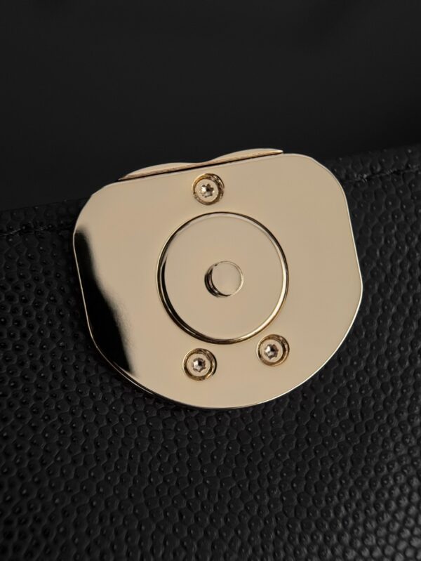 CHANEL - Image 3