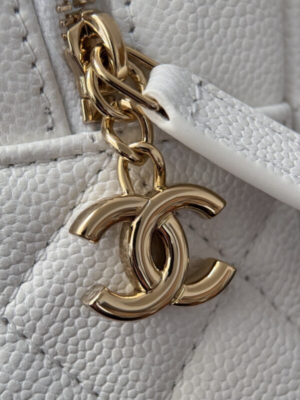 CHANEL - Image 2