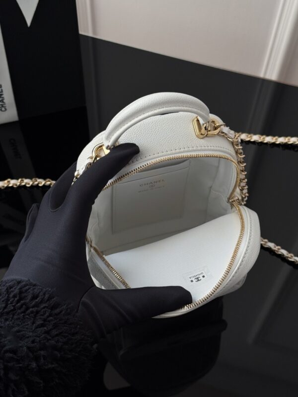 CHANEL - Image 9