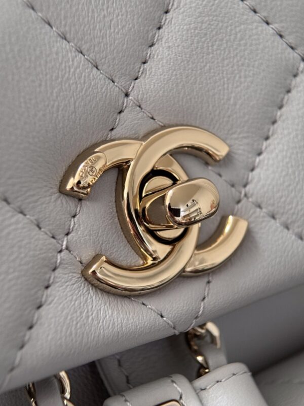 CHANEL - Image 2