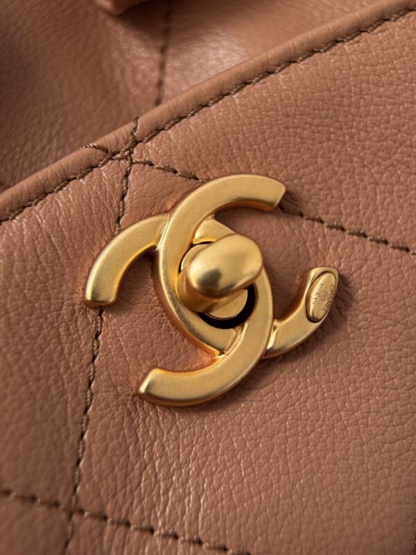 CHANEL - Image 2