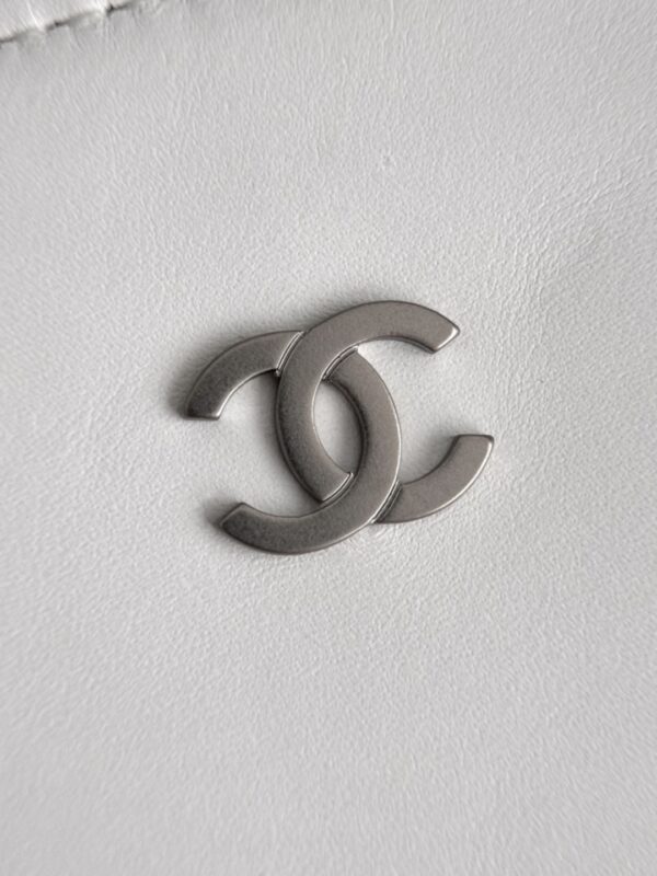 CHANEL - Image 2