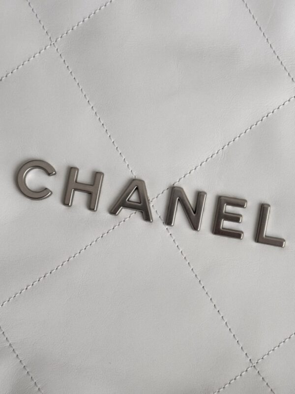 CHANEL - Image 3