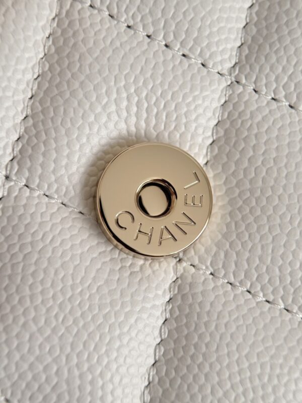 Chanel - Image 6