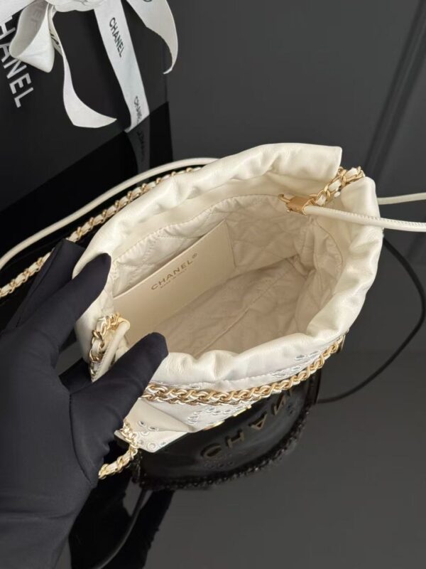 Chanel - Image 3