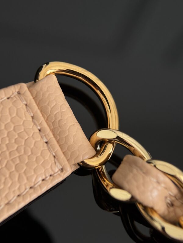 Chanel - Image 2
