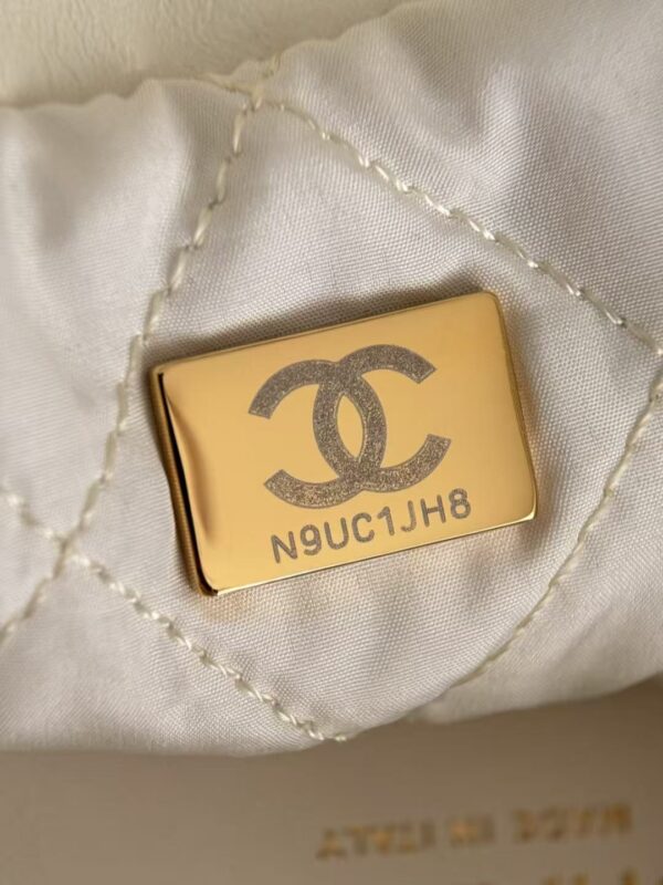 Chanel - Image 2